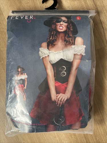 Fever pirate wench halloween - pirate,