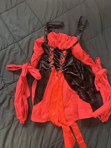 Pirate halloween costume - pirate,