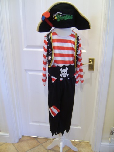 Halloween pirate dressing - halloween, up